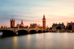 Skyline de Londres com o Rio Tâmisa e o Parlamento